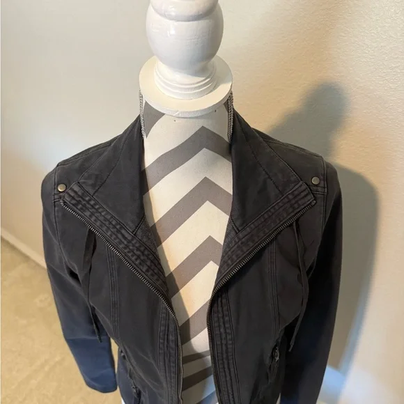 Women's Charcoal Utility Jacket - Picture 3 of 7